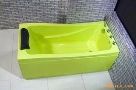 国产彩色浴缸视频,色彩斑斓的浴室新宠